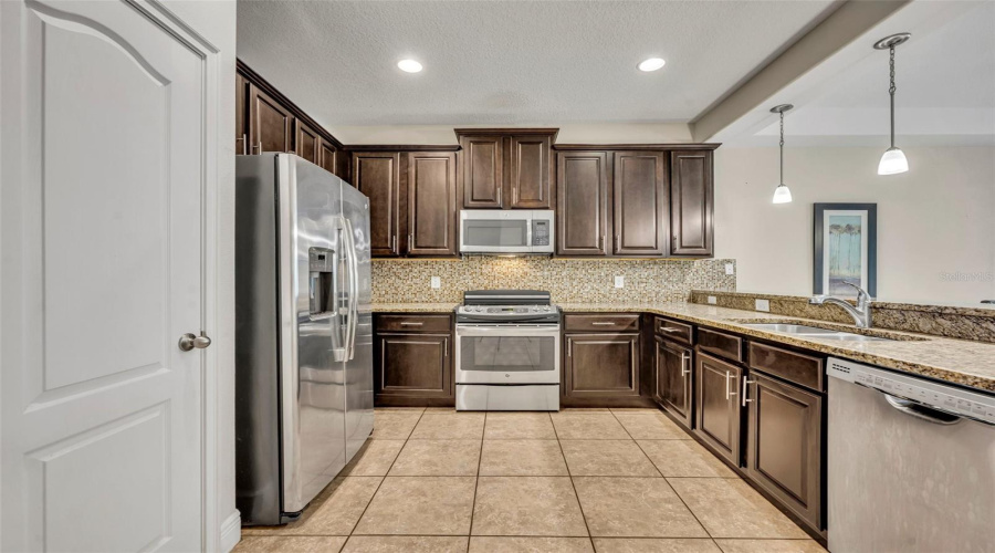 DAVENPORT, Florida 33896, 3 Bedrooms Bedrooms, ,2 BathroomsBathrooms,Residential,For Sale,ROSEVILLE,0,MFRO6352573