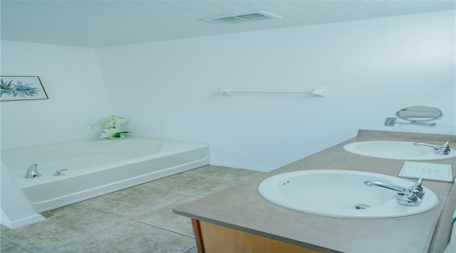 DAVENPORT, Florida 33896, 5 Bedrooms Bedrooms, ,4 BathroomsBathrooms,Residential,For Sale,CYPRESS POINTE,0,MFRO6352974