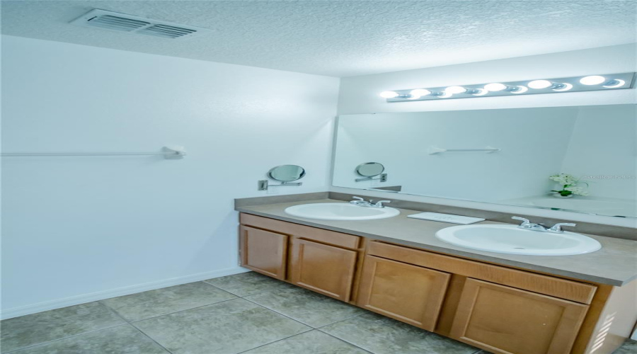 DAVENPORT, Florida 33896, 5 Bedrooms Bedrooms, ,4 BathroomsBathrooms,Residential,For Sale,CYPRESS POINTE,0,MFRO6352974