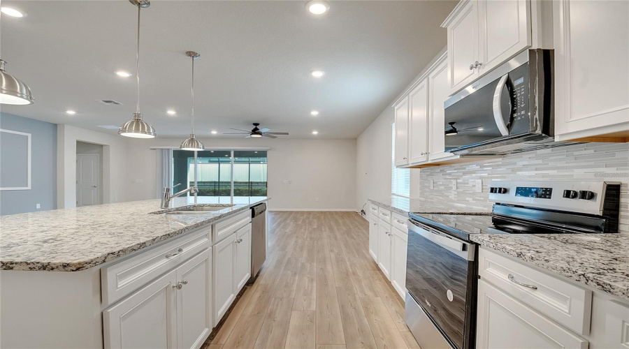 DAVENPORT, Florida 33897, 8 Bedrooms Bedrooms, ,6 BathroomsBathrooms,Residential,For Sale,LAVENDER,0,MFRS5136574