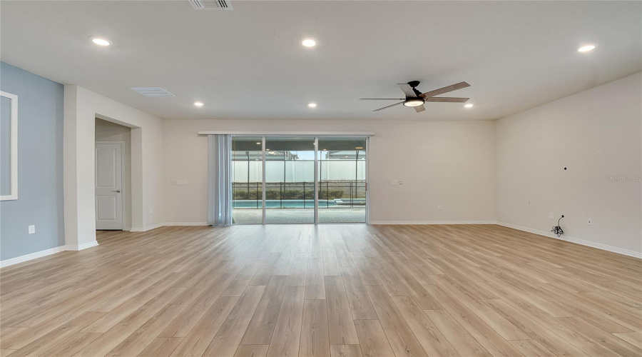 DAVENPORT, Florida 33897, 8 Bedrooms Bedrooms, ,6 BathroomsBathrooms,Residential,For Sale,LAVENDER,0,MFRS5136574