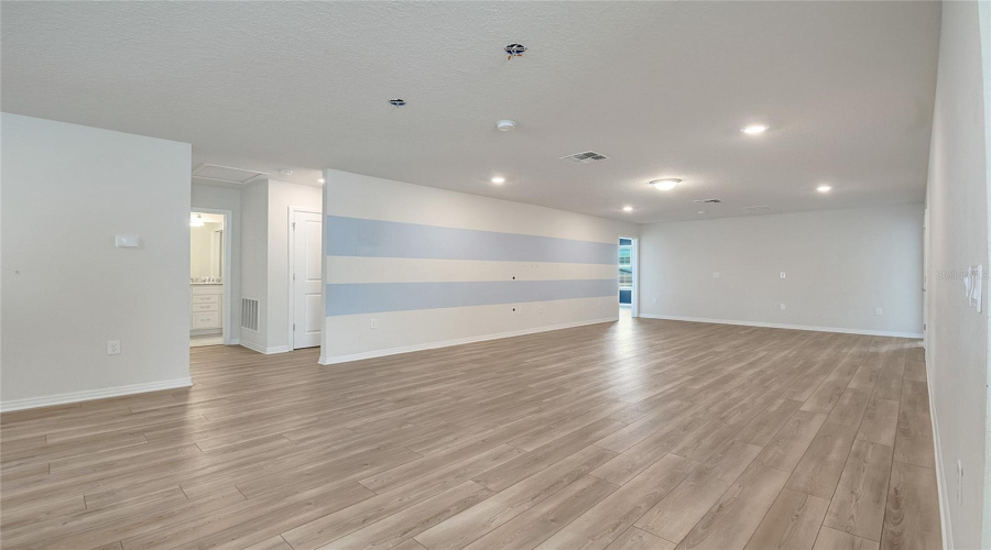 DAVENPORT, Florida 33897, 8 Bedrooms Bedrooms, ,6 BathroomsBathrooms,Residential,For Sale,LAVENDER,0,MFRS5136574