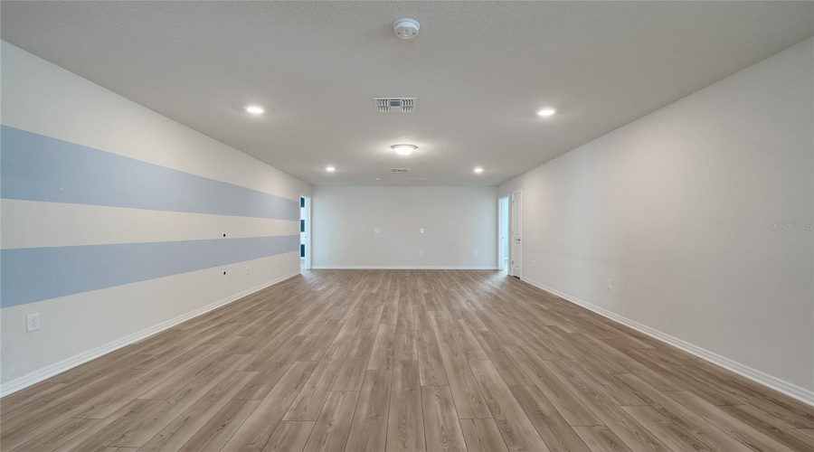 DAVENPORT, Florida 33897, 8 Bedrooms Bedrooms, ,6 BathroomsBathrooms,Residential,For Sale,LAVENDER,0,MFRS5136574