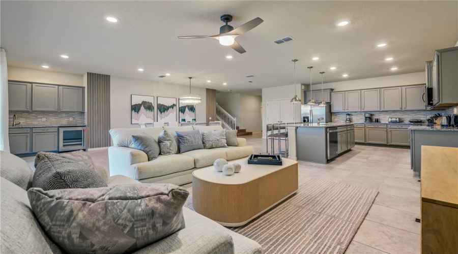 DAVENPORT, Florida 33897, 9 Bedrooms Bedrooms, ,8 BathroomsBathrooms,Residential,For Sale,MAHALO,0,MFRO6344944
