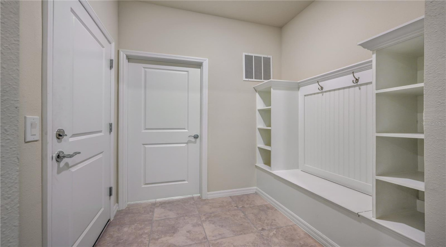 DAVENPORT, Florida 33897, 9 Bedrooms Bedrooms, ,8 BathroomsBathrooms,Residential,For Sale,MAHALO,0,MFRO6344944