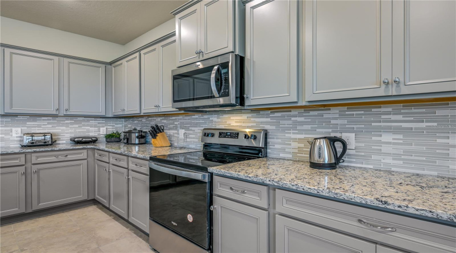 DAVENPORT, Florida 33897, 9 Bedrooms Bedrooms, ,8 BathroomsBathrooms,Residential,For Sale,MAHALO,0,MFRO6344944