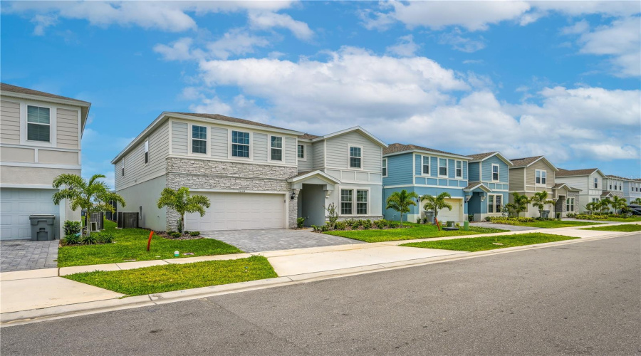 DAVENPORT, Florida 33897, 9 Bedrooms Bedrooms, ,8 BathroomsBathrooms,Residential,For Sale,MAHALO,0,MFRO6344944