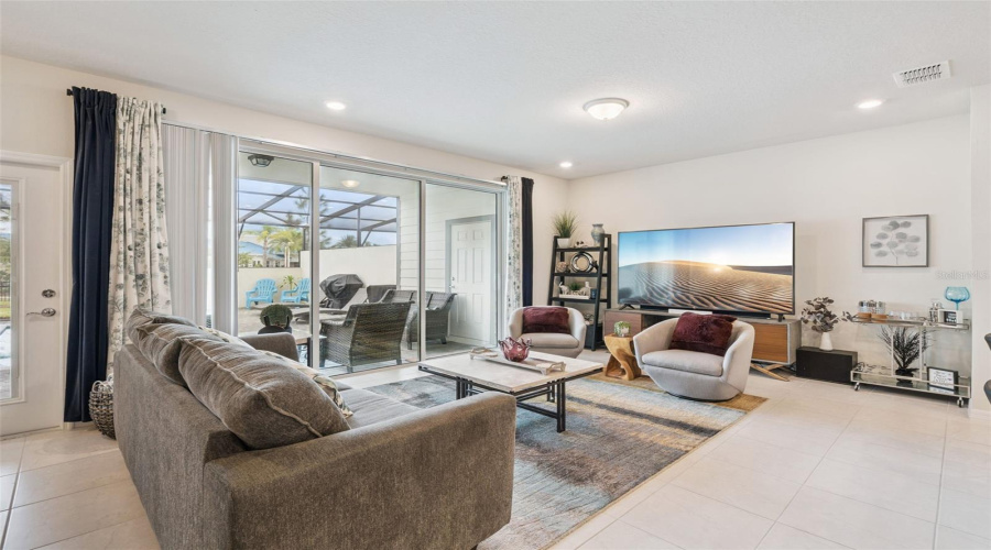 DAVENPORT, Florida 33897, 5 Bedrooms Bedrooms, ,4 BathroomsBathrooms,Residential,For Sale,PARADISE,0,MFRO6353128