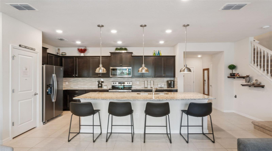 DAVENPORT, Florida 33897, 5 Bedrooms Bedrooms, ,4 BathroomsBathrooms,Residential,For Sale,PARADISE,0,MFRO6353128
