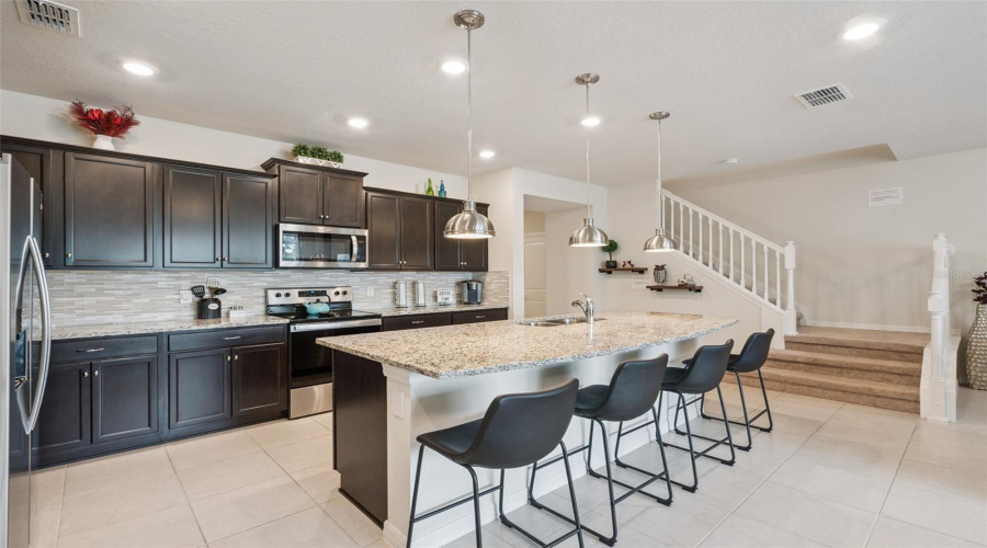 DAVENPORT, Florida 33897, 5 Bedrooms Bedrooms, ,4 BathroomsBathrooms,Residential,For Sale,PARADISE,0,MFRO6353128