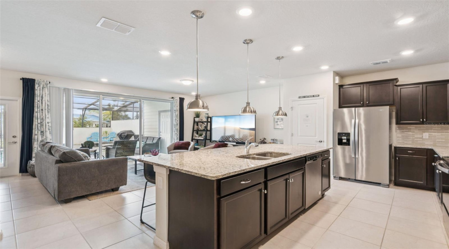 DAVENPORT, Florida 33897, 5 Bedrooms Bedrooms, ,4 BathroomsBathrooms,Residential,For Sale,PARADISE,0,MFRO6353128