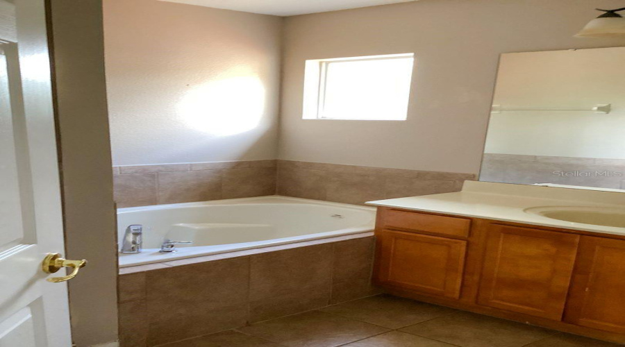 DAVENPORT, Florida 33837, 5 Bedrooms Bedrooms, ,5 BathroomsBathrooms,Residential,For Sale,ORANGE COSMOS,0,MFRO6345913