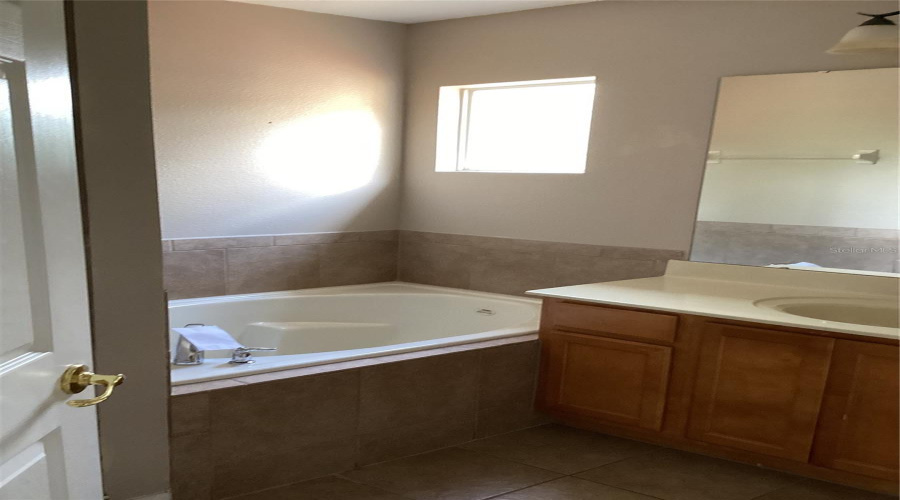 DAVENPORT, Florida 33837, 5 Bedrooms Bedrooms, ,5 BathroomsBathrooms,Residential,For Sale,ORANGE COSMOS,0,MFRO6345913
