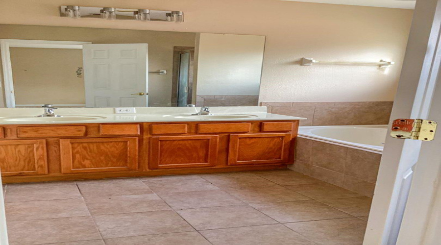 DAVENPORT, Florida 33837, 5 Bedrooms Bedrooms, ,5 BathroomsBathrooms,Residential,For Sale,ORANGE COSMOS,0,MFRO6345913
