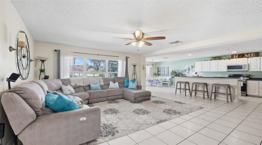KISSIMMEE, Florida 34746, 5 Bedrooms Bedrooms, ,2 BathroomsBathrooms,Residential,For Sale,PHILADELPHIA CIR,0,MFRO6353329