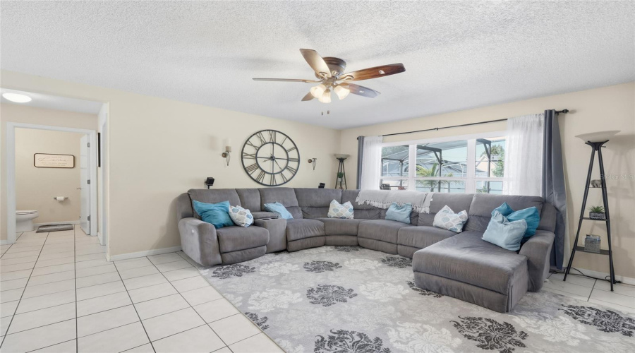KISSIMMEE, Florida 34746, 5 Bedrooms Bedrooms, ,2 BathroomsBathrooms,Residential,For Sale,PHILADELPHIA CIR,0,MFRO6353329