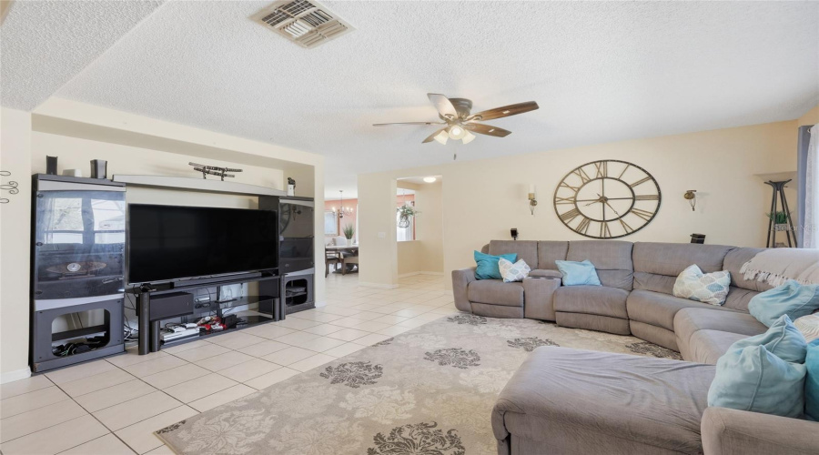 KISSIMMEE, Florida 34746, 5 Bedrooms Bedrooms, ,2 BathroomsBathrooms,Residential,For Sale,PHILADELPHIA CIR,0,MFRO6353329