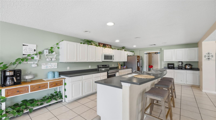 KISSIMMEE, Florida 34746, 5 Bedrooms Bedrooms, ,2 BathroomsBathrooms,Residential,For Sale,PHILADELPHIA CIR,0,MFRO6353329