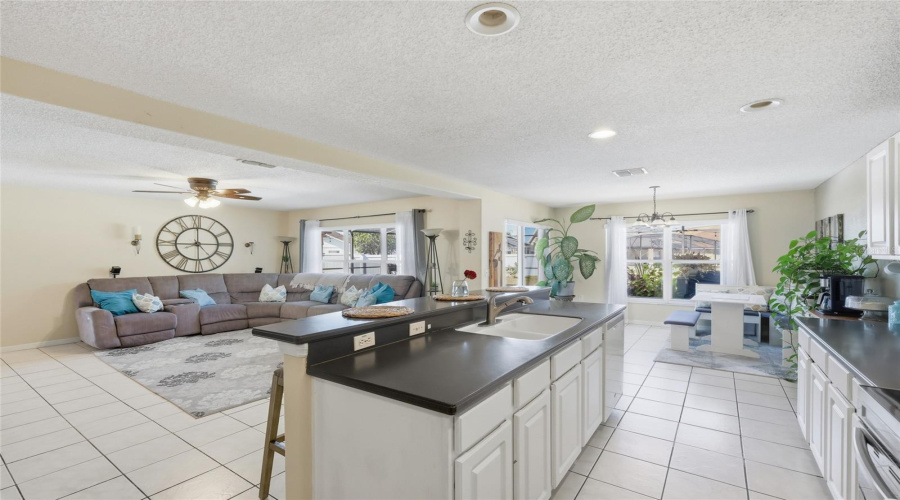 KISSIMMEE, Florida 34746, 5 Bedrooms Bedrooms, ,2 BathroomsBathrooms,Residential,For Sale,PHILADELPHIA CIR,0,MFRO6353329