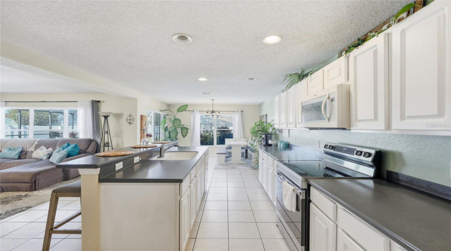 KISSIMMEE, Florida 34746, 5 Bedrooms Bedrooms, ,2 BathroomsBathrooms,Residential,For Sale,PHILADELPHIA CIR,0,MFRO6353329