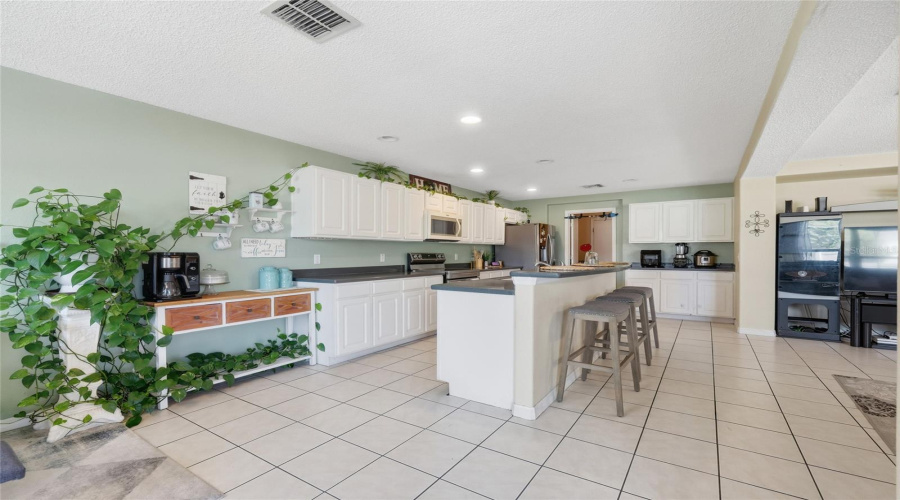KISSIMMEE, Florida 34746, 5 Bedrooms Bedrooms, ,2 BathroomsBathrooms,Residential,For Sale,PHILADELPHIA CIR,0,MFRO6353329