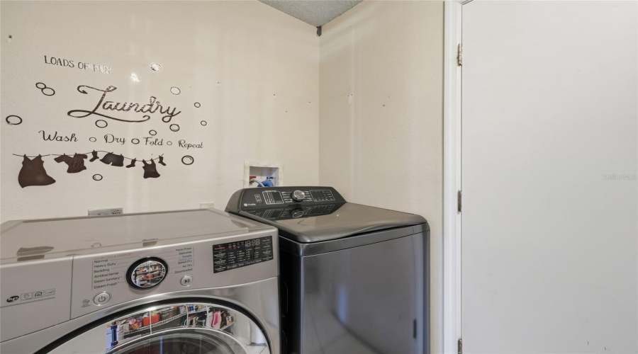 KISSIMMEE, Florida 34746, 5 Bedrooms Bedrooms, ,2 BathroomsBathrooms,Residential,For Sale,PHILADELPHIA CIR,0,MFRO6353329