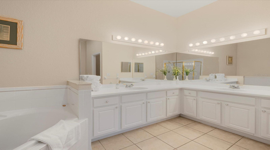 DAVENPORT, Florida 33897, 3 Bedrooms Bedrooms, ,2 BathroomsBathrooms,Residential,For Sale,LUCAYA,0,MFRO6352947