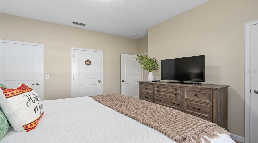 KISSIMMEE, Florida 34746, 4 Bedrooms Bedrooms, ,3 BathroomsBathrooms,Residential,For Sale,PEQUOD,0,MFRO6353361