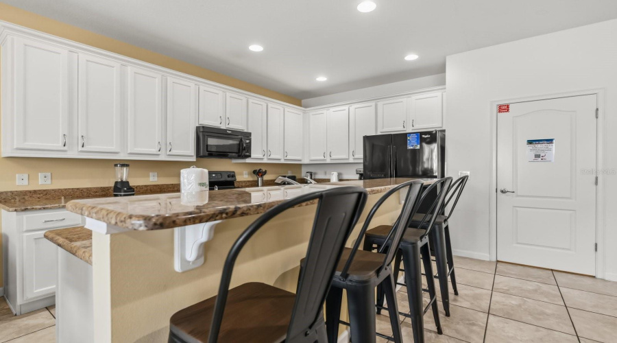Kitchen comes with breakfast nook