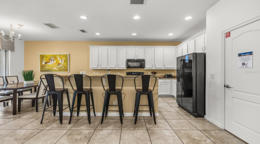 Kitchen comes with breakfast nook