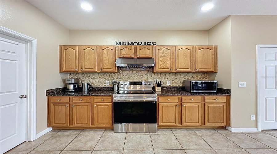 KISSIMMEE, Florida 34747, 8 Bedrooms Bedrooms, ,6 BathroomsBathrooms,Residential,For Sale,LA ISLA,0,MFRS5136843