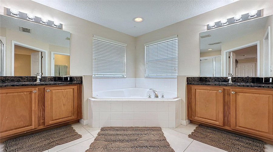 KISSIMMEE, Florida 34747, 8 Bedrooms Bedrooms, ,6 BathroomsBathrooms,Residential,For Sale,LA ISLA,0,MFRS5136843