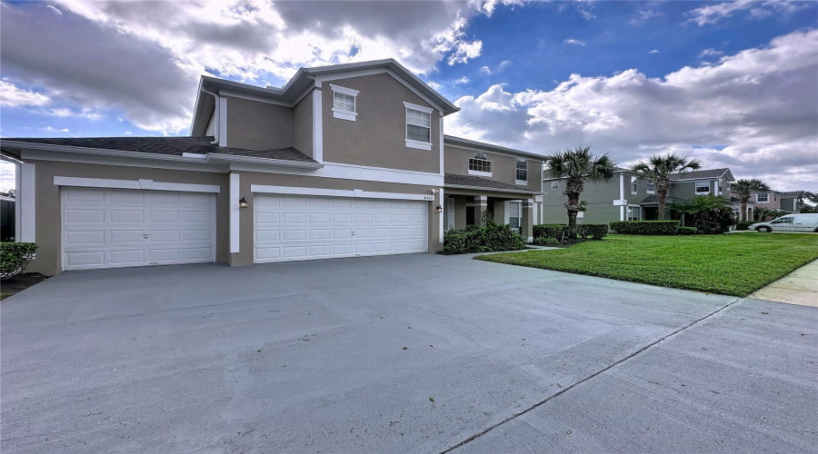 3-CAR GARAGE