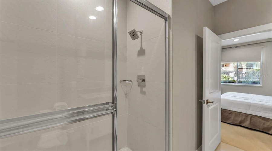 downstairs en-suite bath