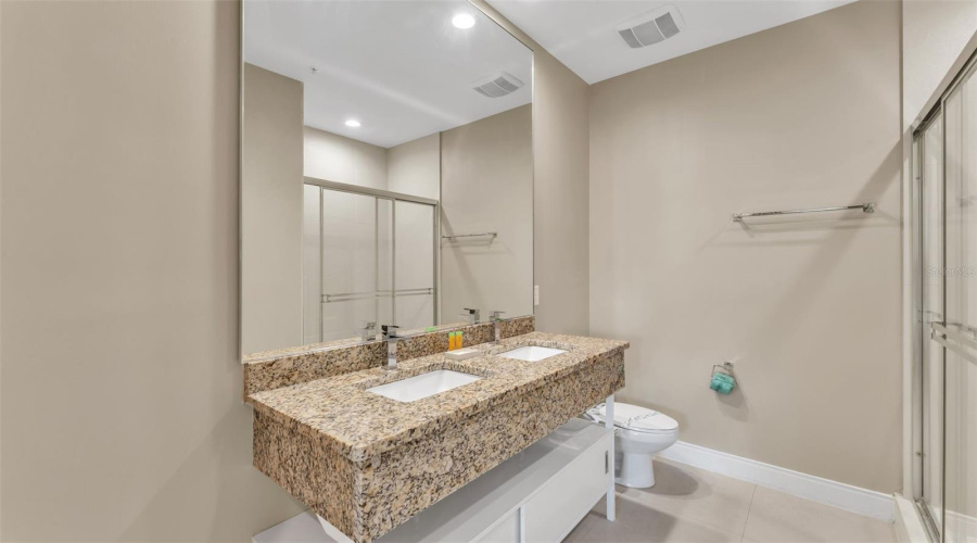 downstairs en-suite bath