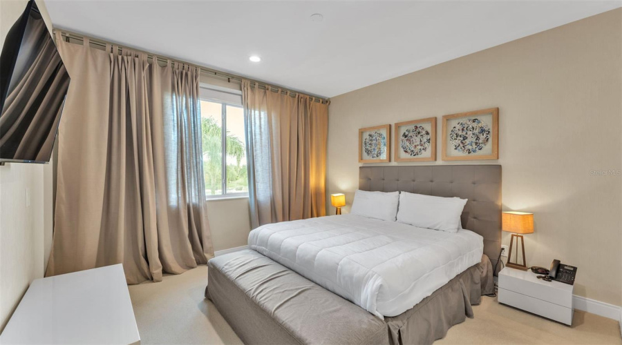 2nd primary bedroom