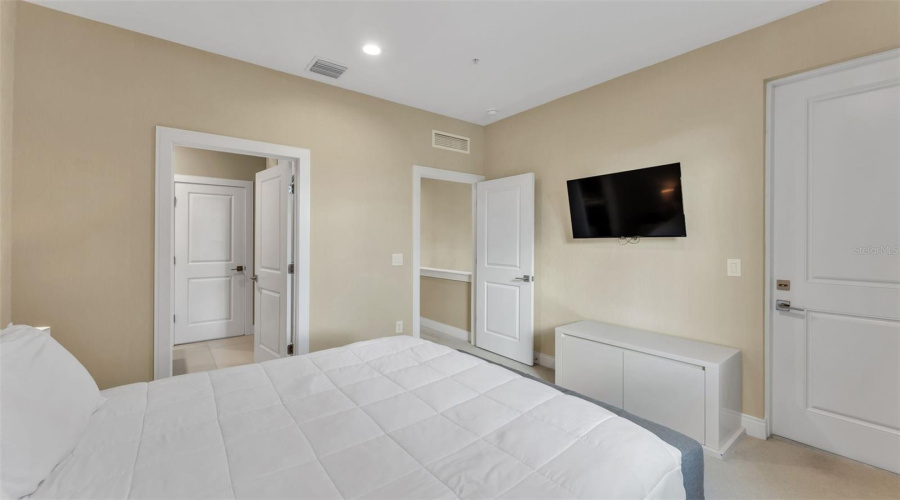 2nd primary bedroom