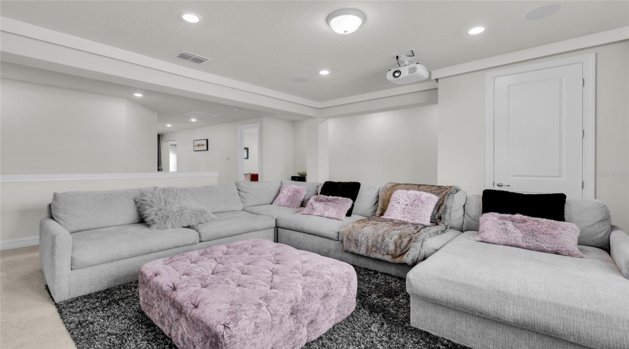 ORLANDO, Florida 32836, 6 Bedrooms Bedrooms, ,4 BathroomsBathrooms,Residential,For Sale,WANDERING,0,MFRO6353421