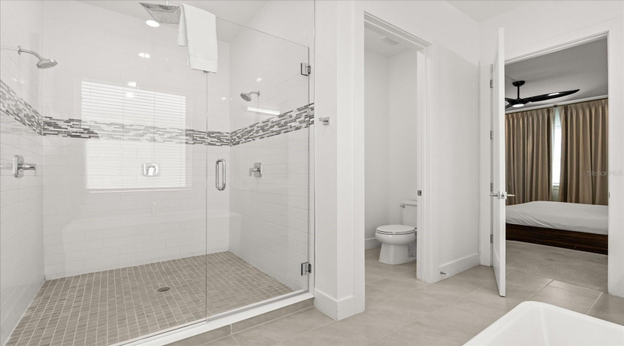 DAVENPORT, Florida 33837, 6 Bedrooms Bedrooms, ,4 BathroomsBathrooms,Residential,For Sale,OAK CREEK,0,MFRO6353317