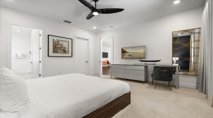 DAVENPORT, Florida 33837, 6 Bedrooms Bedrooms, ,4 BathroomsBathrooms,Residential,For Sale,OAK CREEK,0,MFRO6353317