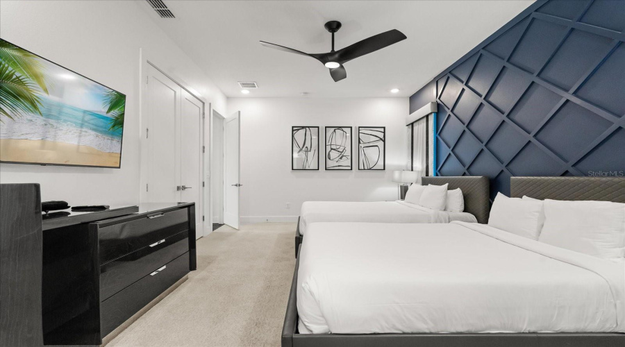 DAVENPORT, Florida 33837, 6 Bedrooms Bedrooms, ,4 BathroomsBathrooms,Residential,For Sale,OAK CREEK,0,MFRO6353317