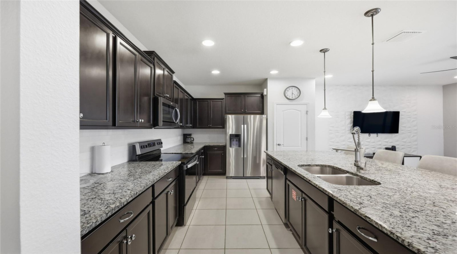 KISSIMMEE, Florida 34747, 5 Bedrooms Bedrooms, ,4 BathroomsBathrooms,Residential,For Sale,SYDNEY,0,MFRO6353549
