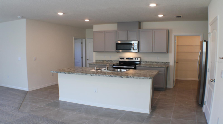 DAVENPORT, Florida 33837, 5 Bedrooms Bedrooms, ,3 BathroomsBathrooms,Residential,For Sale,ROSYDALE,0,MFRS5136492