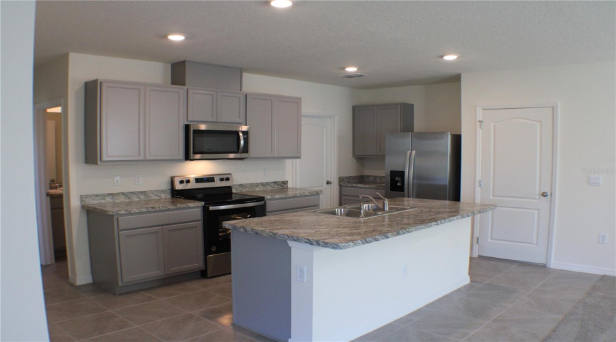 DAVENPORT, Florida 33837, 5 Bedrooms Bedrooms, ,3 BathroomsBathrooms,Residential,For Sale,ROSYDALE,0,MFRS5136492