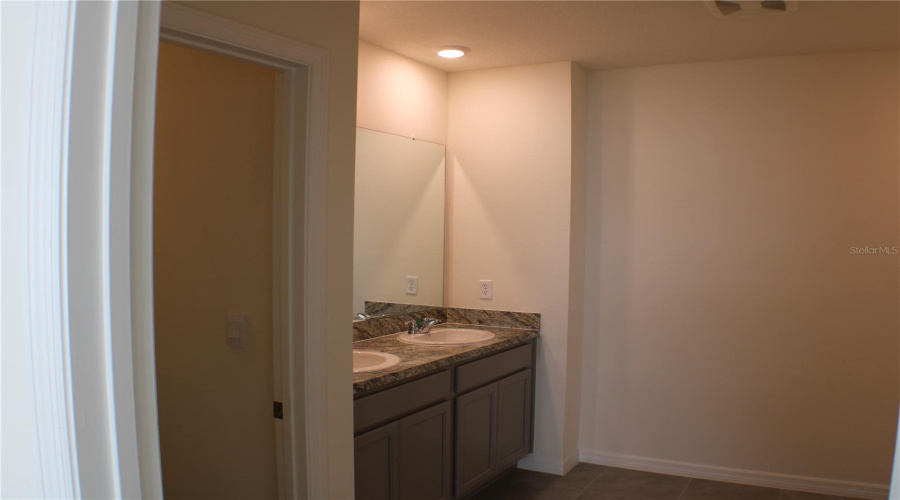 DAVENPORT, Florida 33837, 5 Bedrooms Bedrooms, ,3 BathroomsBathrooms,Residential,For Sale,ROSYDALE,0,MFRS5136492