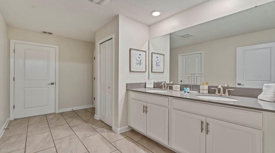 KISSIMMEE, Florida 34746, 8 Bedrooms Bedrooms, ,5 BathroomsBathrooms,Residential,For Sale,STOREY COVE,0,MFRO6353541