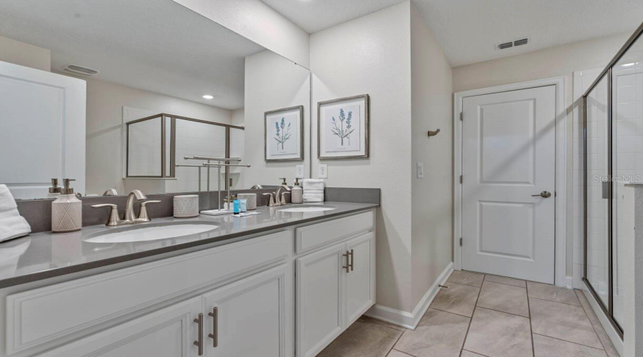 KISSIMMEE, Florida 34746, 8 Bedrooms Bedrooms, ,5 BathroomsBathrooms,Residential,For Sale,STOREY COVE,0,MFRO6353541