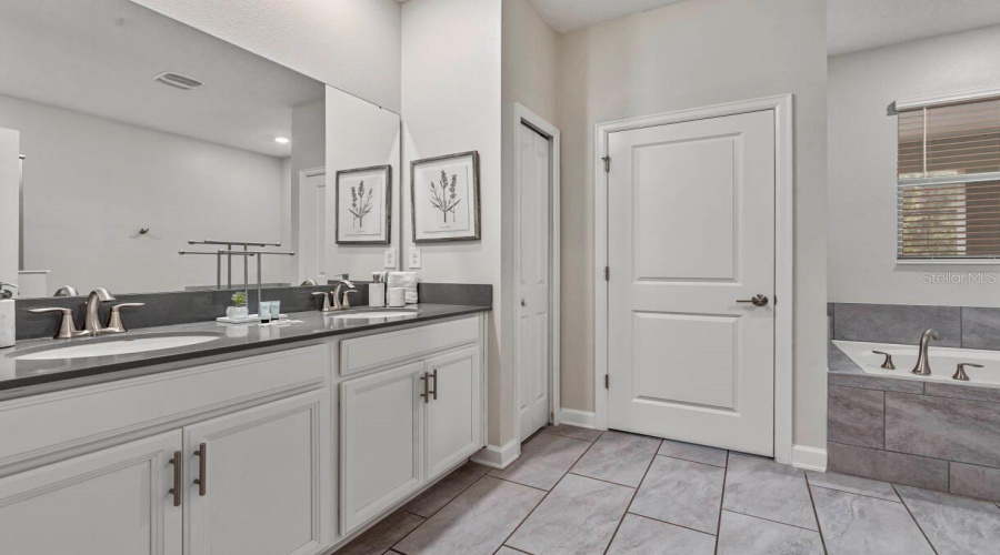 KISSIMMEE, Florida 34746, 8 Bedrooms Bedrooms, ,5 BathroomsBathrooms,Residential,For Sale,STOREY COVE,0,MFRO6353541