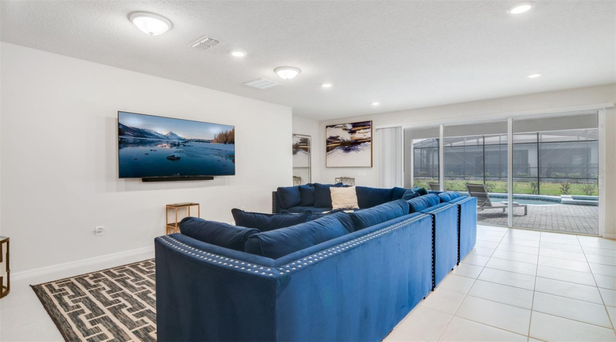 DAVENPORT, Florida 33897, 10 Bedrooms Bedrooms, ,8 BathroomsBathrooms,Residential,For Sale,MAHALO,0,MFRO6353705