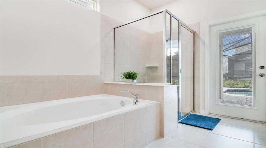 DAVENPORT, Florida 33897, 10 Bedrooms Bedrooms, ,8 BathroomsBathrooms,Residential,For Sale,MAHALO,0,MFRO6353705